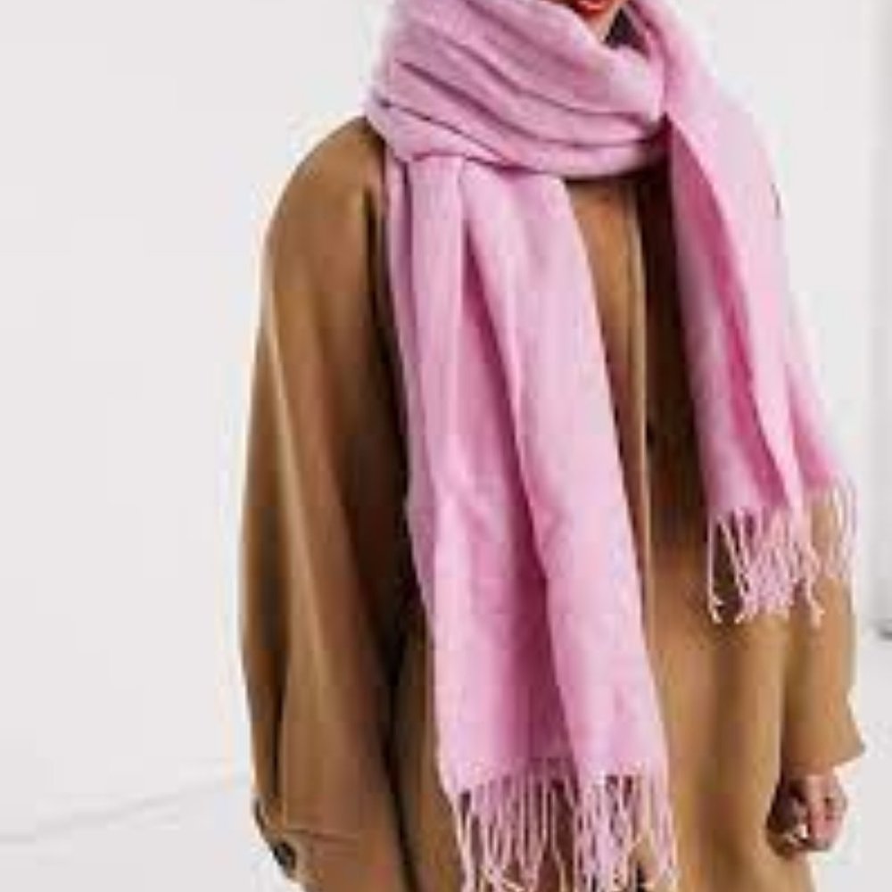 NWOT ASOS SUPERSOFT WOVEN PINK TASSEL SCARF